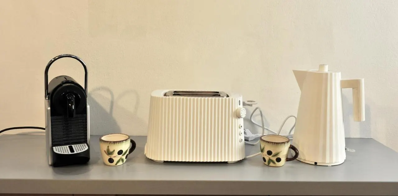 ** Couette-café Loft Apartment , La Terrasse Centre Ville d'Arles, France