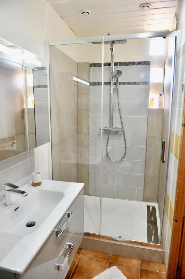Couette-café Loft Apartment , La Terrasse Centre Ville d'Arles,